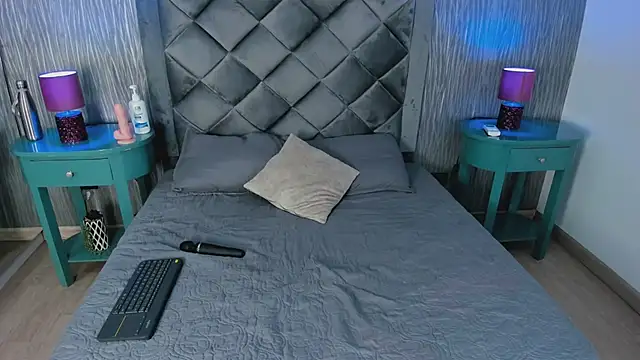 Aria Sims online show from April 7, 11:34 am
