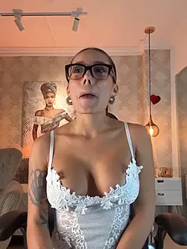 SERENAA   online show from March 31, 3:30 am