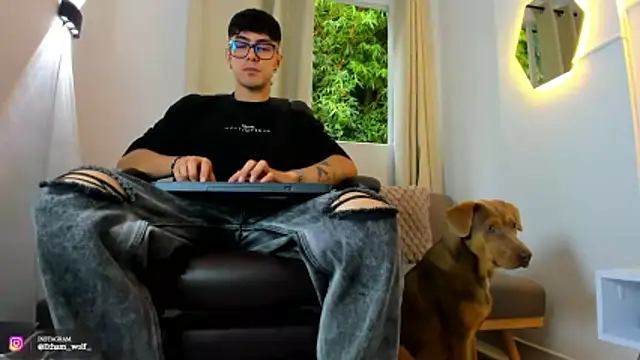 Snapshot of etham_wolf1 chatting on June 6, 5:51 pm etham wolf1 online show from June 6, 5:51 pm