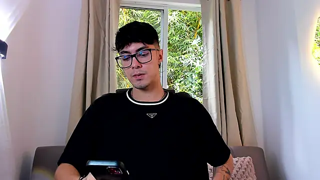 Snapshot of etham_wolf1 chatting on June 10, 5:03 pm etham wolf1 online show from June 10, 5:03 pm