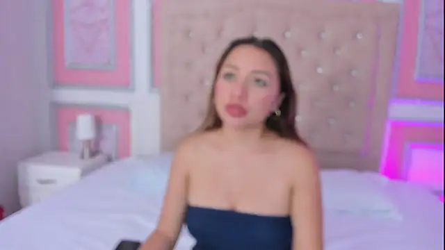 Snapshot of dulce_girls chatting on May 16, 8:19 pm dulce girls online show from May 16, 8:19 pm