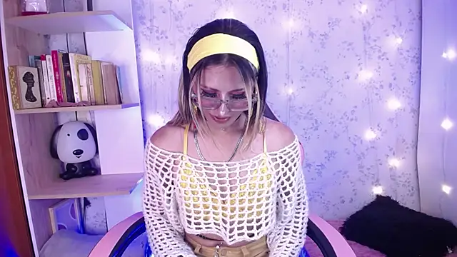  Alexaavandercloude online show from May 15, 7:45 pm