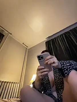 JulieetteLatte online show from April 2, 1:24 am