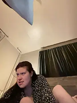JulieetteLatte online show from April 6, 1:01 am