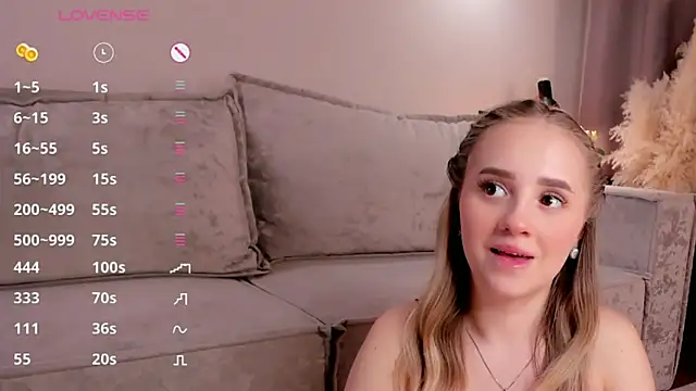 AmilyMoore online show from March 31, 1:46 pm