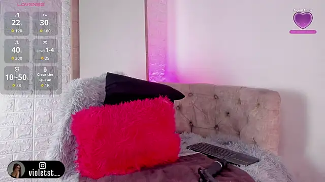 Snapshot of VioletWinters chatting on July 16, 3:36 am VioletWinters online show from July 16, 3:36 am