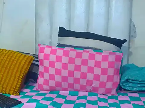 Snapshot of BestieBoomber chatting on July 7, 8:12 pm BestieBoomber online show from July 7, 8:12 pm