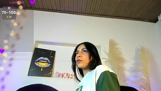 Emiili Clark online show from March 18, 1:53 am