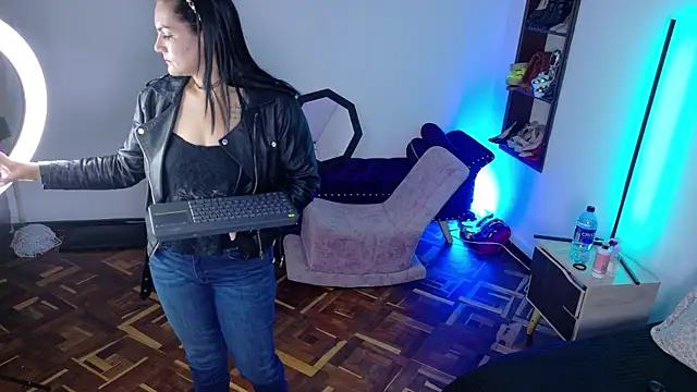 Snapshot of Scarlet_Hiit chatting on July 3, 4:19 am Scarlet Hiit online show from July 3, 4:19 am