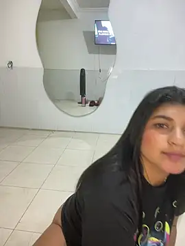 Snapshot of Mia_rouseee chatting on March 27, 10:43 pm Mia rouseee online show from March 27, 10:43 pm