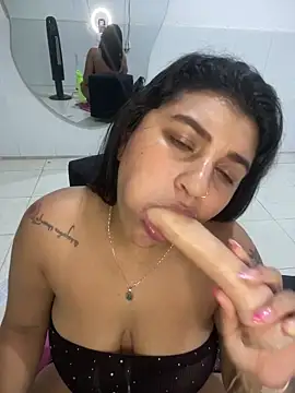 Snapshot of Mia_rouseee chatting on April 7, 12:34 am Mia rouseee online show from April 7, 12:34 am