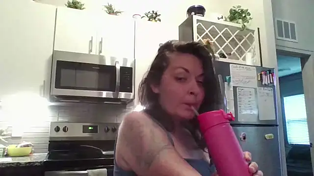 tinyassbossymilf online show from July 1, 9:48 pm