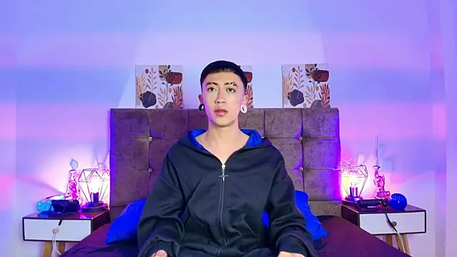 Yoshua Smith online show from April 14, 7:52 pm
