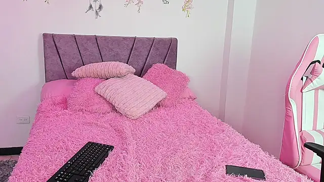 AryahMoonn online show from June 6, 3:23 am