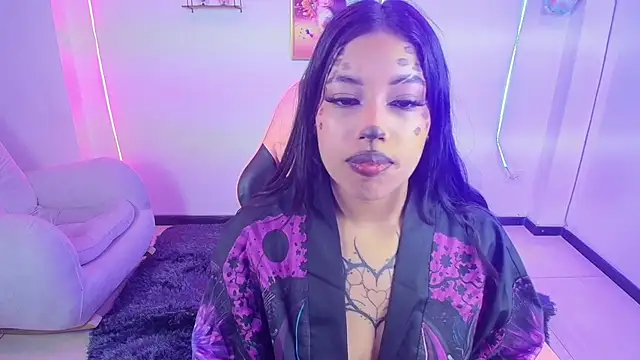 AryahMoonn online show from May 1, 4:17 am