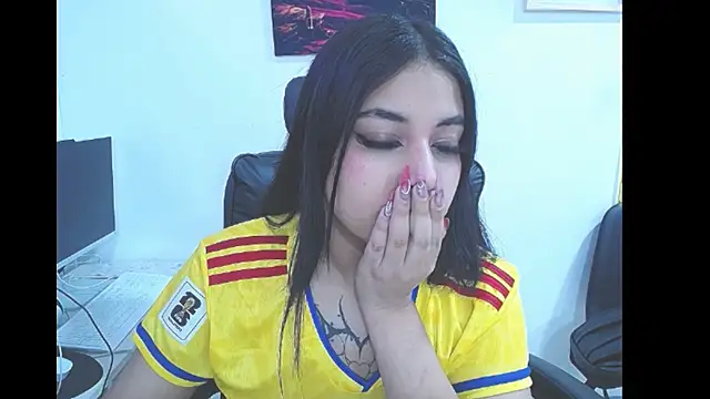 AryahMoonn online show from June 24, 4:33 am