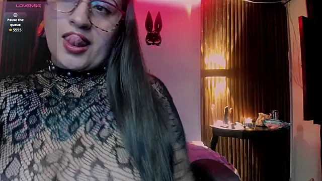 Snapshot of Violett_8 chatting on June 6, 1:33 am Violett 8 online show from June 6, 1:33 am