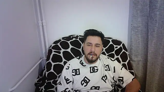 Gianiboy99 online show from May 10, 1:42 am