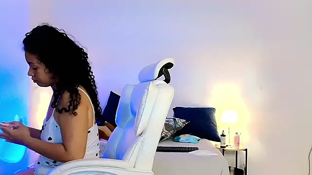 Luciianita lov199 online show from May 15, 1:14 am