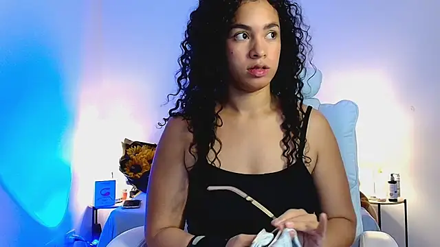 Luciianita lov199 online show from June 7, 11:21 pm