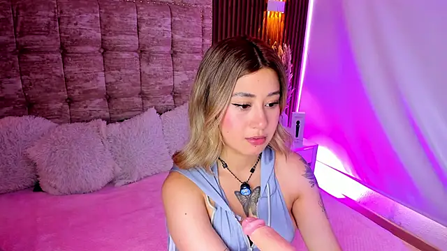 Amber Palmer online show from May 4, 8:33 pm