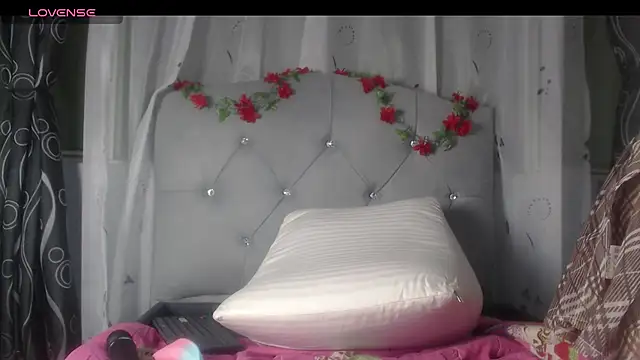 Snapshot of Victoria_Founta1 chatting on July 4, 10:58 pm Victoria Founta1 online show from July 4, 10:58 pm