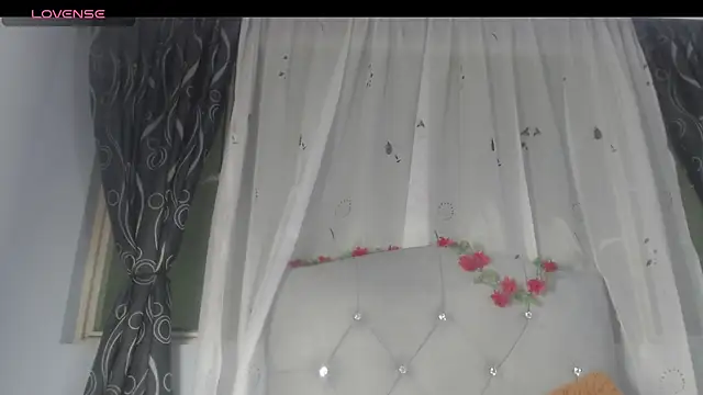 Snapshot of Victoria_Founta1 chatting on July 7, 10:35 pm Victoria Founta1 online show from July 7, 10:35 pm