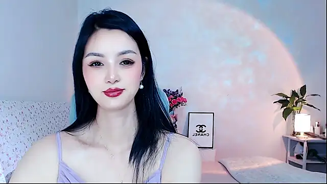 Evelyn-007 online show from April 18, 1:57 pm