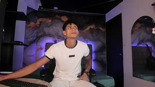 MaxiimoRomano  online show from May 13, 1:40 pm