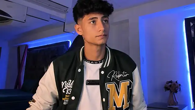 MaxiimoRomano  online show from March 31, 12:51 pm