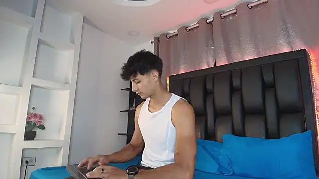 MaxiimoRomano  online show from June 17, 4:17 pm