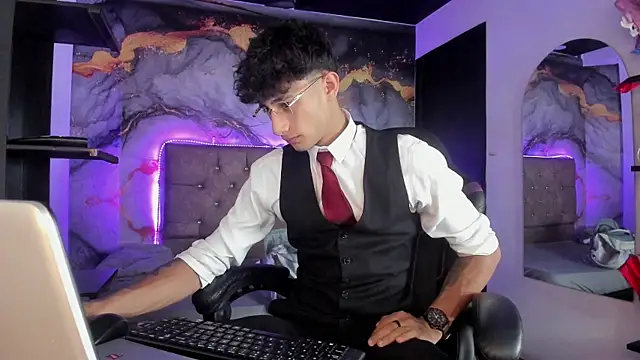 MaxiimoRomano  online show from May 6, 1:37 pm