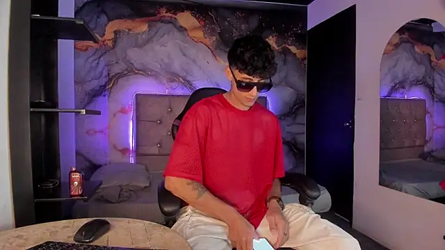 MaxiimoRomano  online show from May 7, 1:25 pm