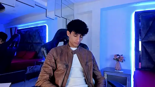 MaxiimoRomano  online show from March 28, 1:34 pm