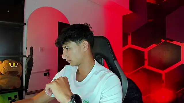 MaxiimoRomano  online show from June 24, 7:11 pm