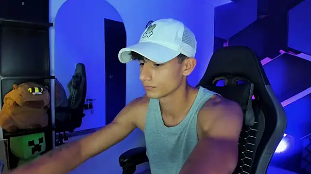 MaxiimoRomano  online show from June 25, 6:57 pm