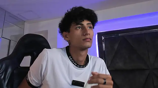 MaxiimoRomano  online show from March 24, 12:27 pm