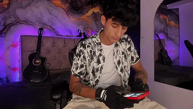 MaxiimoRomano  online show from April 28, 1:15 pm