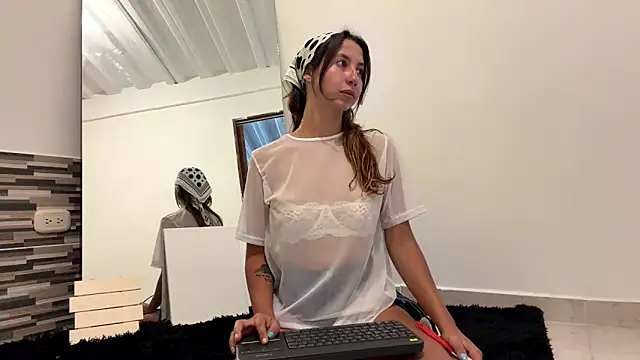 Snapshot of Julieta_Jol chatting on April 22, 2:13 pm Julieta Jol online show from April 22, 2:13 pm