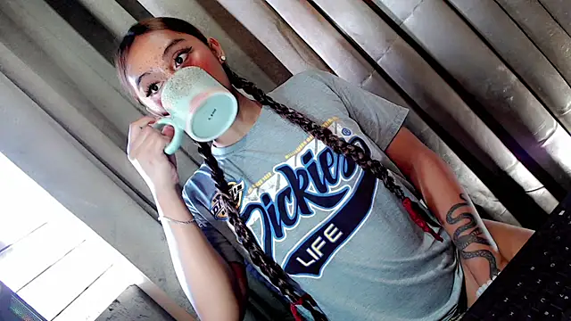 Jessicasfantasy online show from March 18, 11:37 pm