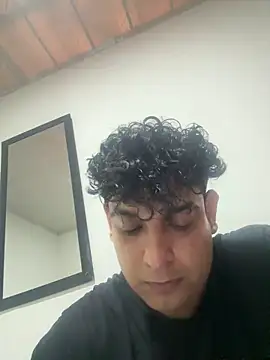 Niccolo Noir online show from April 7, 8:10 pm