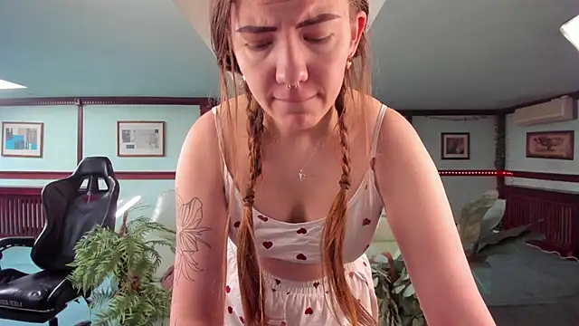 Snapshot of Kirarustle1 chatting on May 28, 1:46 am Kirarustle1 online show from May 28, 1:46 am