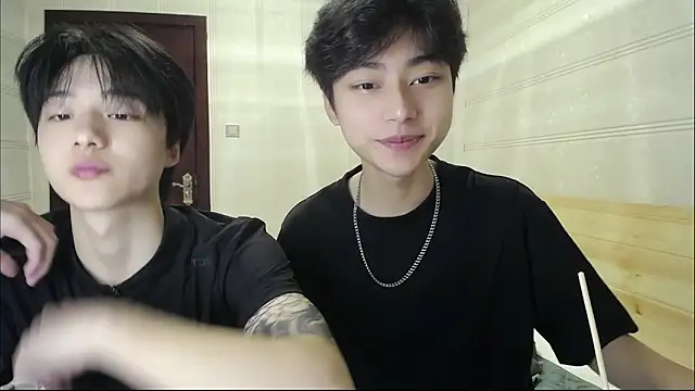 Snapshot of XX-XIUXIU chatting on May 12, 1:50 pm XX-XIUXIU online show from May 12, 1:50 pm