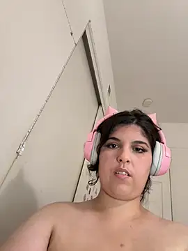 Yasminebbyxx online show from July 9, 9:43 am