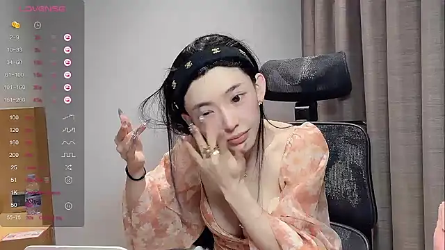 kiki-12 online show from April 18, 11:49 pm