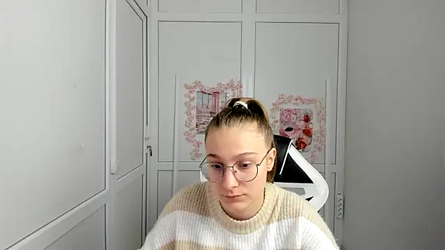 Mia kristal online show from May 29, 7:47 am