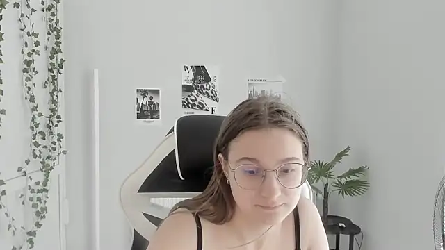 Mia kristal online show from June 26, 8:42 am