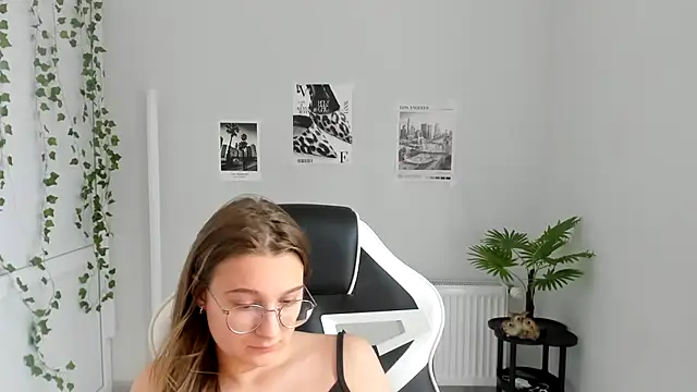 Mia kristal online show from July 25, 8:44 am