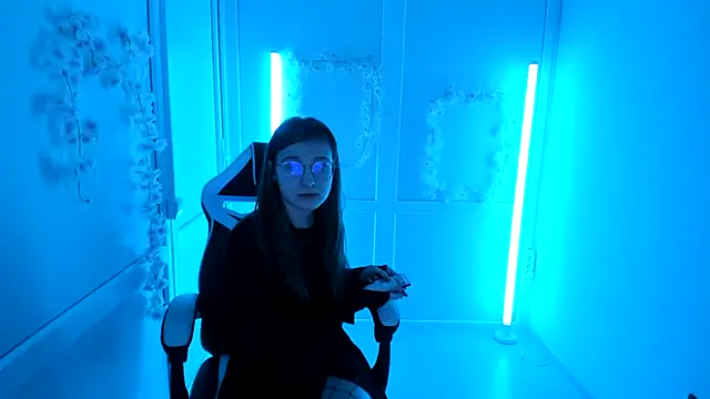 Mia kristal online show from April 25, 7:11 am