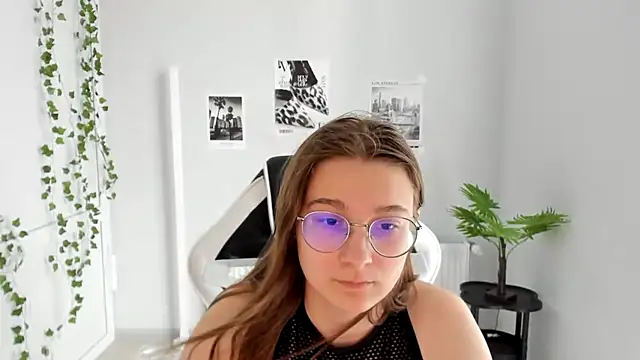 Mia kristal online show from June 19, 8:20 am